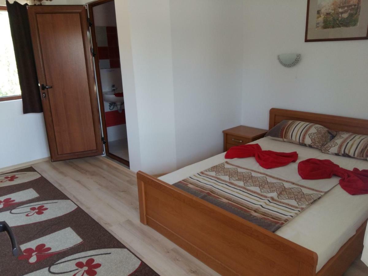 Guest House Friends Emen Bagian luar foto