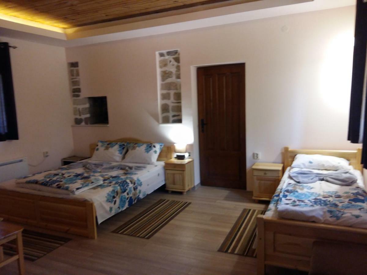 Guest House Friends Emen Bagian luar foto