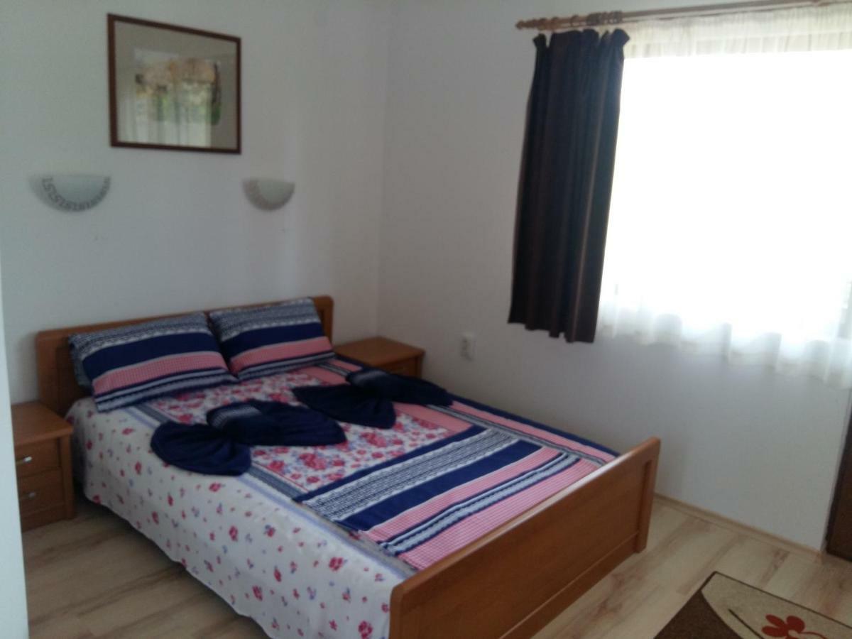 Guest House Friends Emen Bagian luar foto