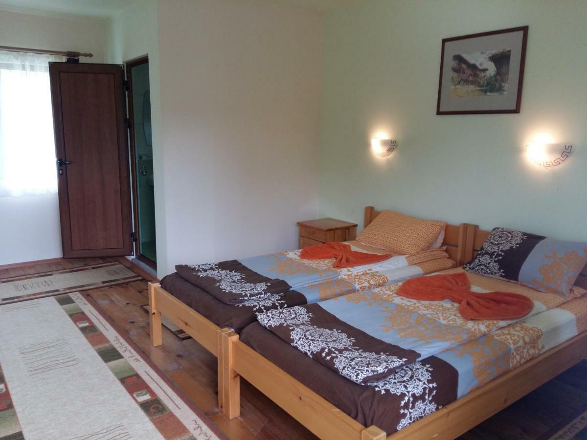 Guest House Friends Emen Bagian luar foto